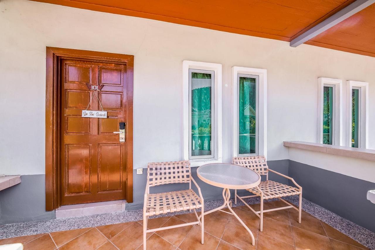 Oyo 89679 Dream Garden Resort Ayer Hangat Extérieur photo