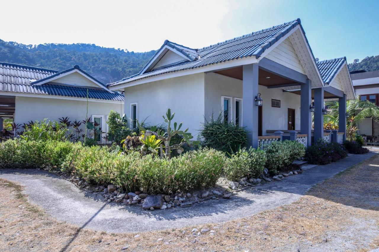 Oyo 89679 Dream Garden Resort Ayer Hangat Extérieur photo
