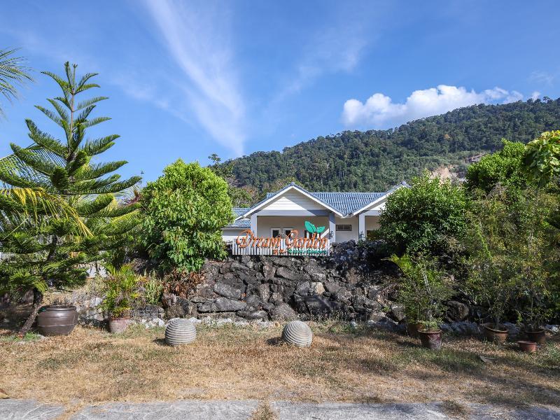 Oyo 89679 Dream Garden Resort Ayer Hangat Extérieur photo